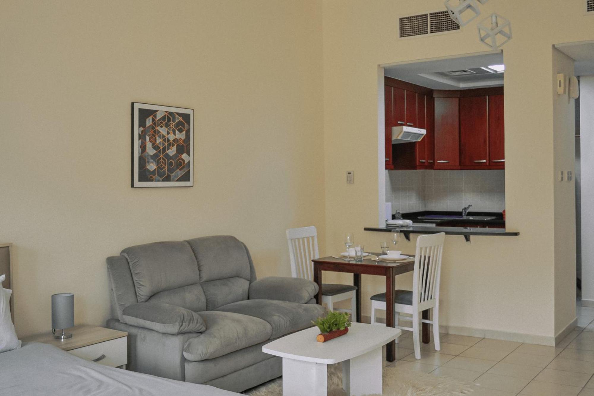 Cozy Near Metro Apartment