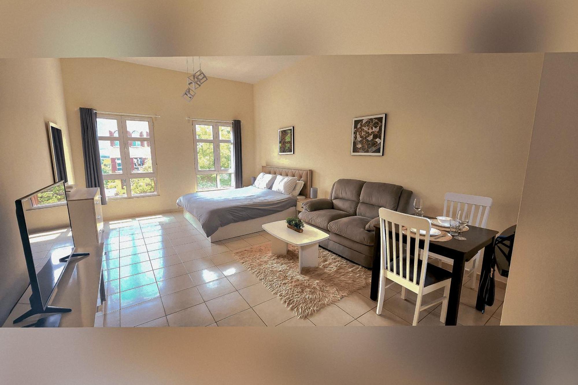 Cozy Near Metro Apartment *